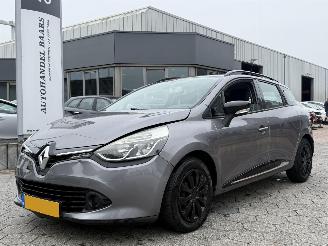 krockskadad bil auto Renault Clio Estate 0.9 TCe Expression 2014/6