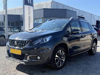 Voiture accidenté Peugeot 2008 1.2 PureTech Allure 2017/8