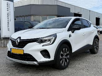 Damaged car Renault Captur 1.0 TCe 90 evolution 2023/5