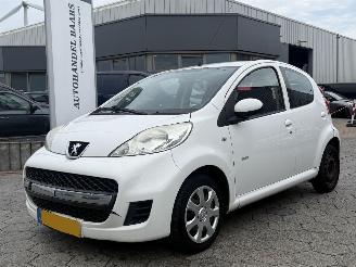 Coche accidentado Peugeot 107 1.0-12V Millesim 200 2010/11