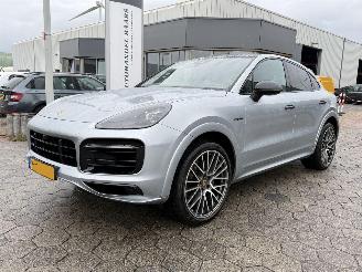 krockskadad bil auto Porsche Cayenne Coupé 3.0 E-Hybrid 2022/2