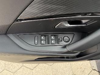 Peugeot 2008 1.2 Hybrid 136 GT picture 18