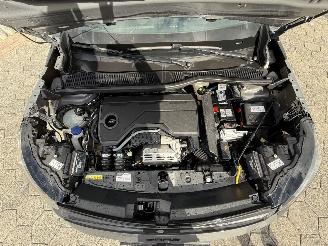 Peugeot 2008 1.2 Hybrid 136 GT picture 7