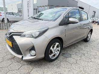 Unfallwagen Toyota Yaris 1.5 Hybrid 2015/12