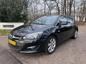Schadeauto Opel Astra 1.4 Turbo Blitz. 2014/8