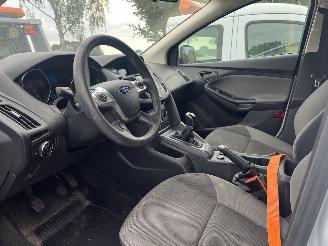 Ford Focus Wagon 1.0 EcoBoost Titanium picture 4