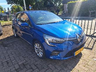skadebil auto Renault Clio 1.0 TCe intens 2022/2