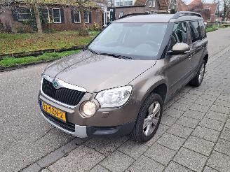 krockskadad bil auto Skoda Yeti 1.2tsi tour 2012/1