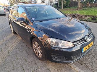uszkodzony samochody osobowe Volkswagen Golf 1.0i variant 85kw 2016/6
