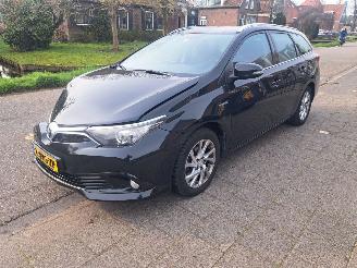 Damaged car Toyota Auris Touring Sports 1.8 hybrid dynamic 2018/3