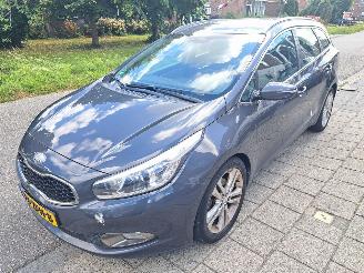 uszkodzony samochody osobowe Kia Cee d 1.6 GDI plus pack 2012/10