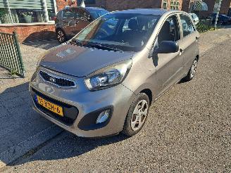 krockskadad bil auto Kia Picanto 1.0 i 2012/9