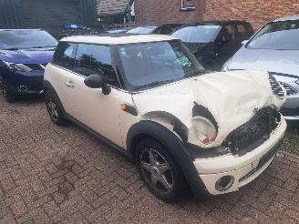 Vaurioauto  passenger cars Mini One 1.4i 2010/1