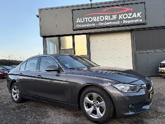 Schadeauto BMW 3-serie 320i EfficientDynamics Edition Executive 170pk 2013/3