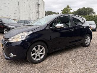 Peugeot 208 1.2 PureTech Style AUTOMAAT CRUISE NAVI picture 2