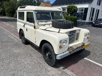 uszkodzony samochody osobowe Land Rover 88/109 2.3 88 series III 1980/5