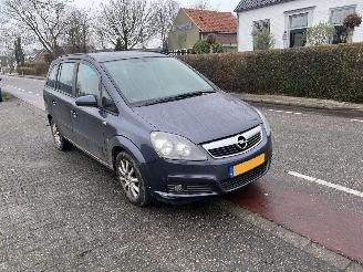 Unfallwagen Opel Zafira 1.6-16V 2007/6