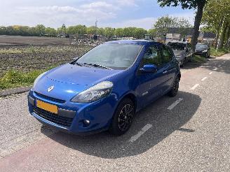 Renault Clio 1.2-16v picture 2