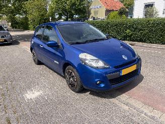 krockskadad bil auto Renault Clio 1.2-16v 2010/7