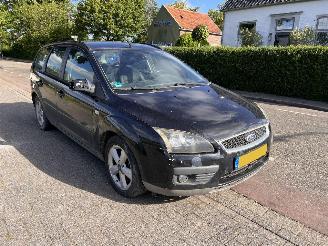 uszkodzony samochody osobowe Ford Focus 1.8 TDCi 16V Combi 2007/5