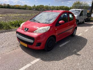 Peugeot 107 1.0-12V picture 2