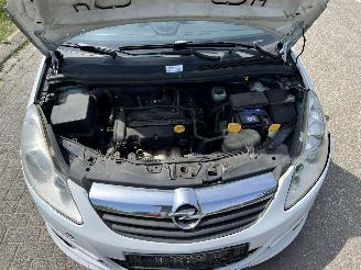 Opel Corsa 1.2-16V Cosmo picture 6