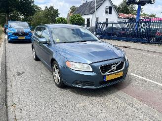 skadebil auto Volvo V-70 2.4 D5 2012/9