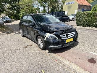 krockskadad bil auto Mercedes B-klasse 180 Ambition 2012/2