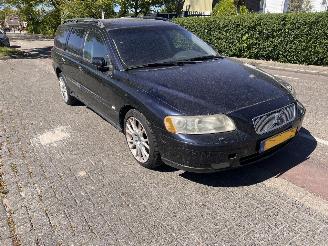 uszkodzony samochody osobowe Volvo V-70 2.4-20V 2005/12