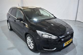 Damaged car Ford Focus 1.0 Titanium 2017/8