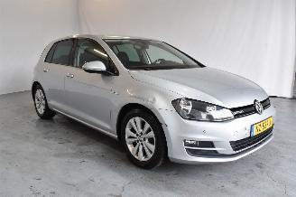 Vaurioauto  passenger cars Volkswagen Golf 1.0 TSI Comfortline 2017/5