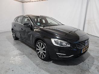 Unfallwagen Volvo V-60 2.4 D6 AWD Plug-In Hybrid Summum 2014/4