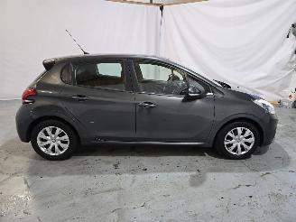 Peugeot 208 1.2 PureT. Blue Lion picture 8