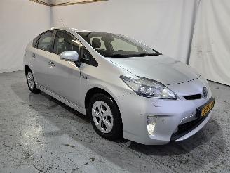 Damaged car Toyota Prius 1.8 Plug-in Executive Business 2013/12