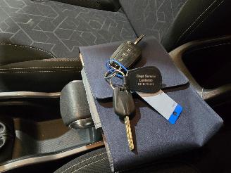 Peugeot 2008 1.2 PureTech Allure picture 30