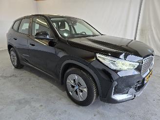 krockskadad bil auto BMW iX1 eDrive20 67 kWh 2023/12