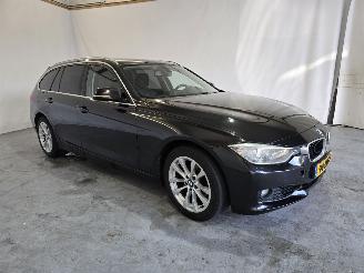 krockskadad bil auto BMW 3-serie Touring 320i High Executive 2013/1