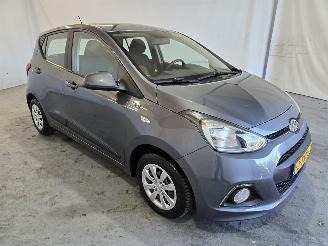 damaged passenger cars Hyundai I-10 1.0i i-Motion Comf.+ 2015/2