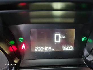Peugeot 308 1.6 BlueHDI Blue Lease Executive Pack picture 20
