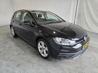 damaged passenger cars Volkswagen Golf 1.0 TSI Comfortline 2019/4