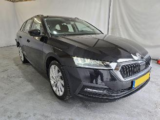 Voiture accidenté Skoda Octavia 1.4 TSI iV PHEV Bussines Edition 2022/1