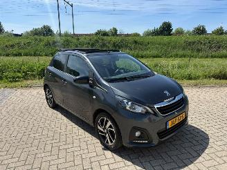Schadeauto Peugeot 108 Allure Cabrio 2016 2016/9