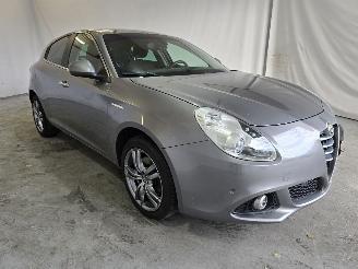 damaged passenger cars Alfa Romeo Giulietta 1.4 T Exclusive 2014/12