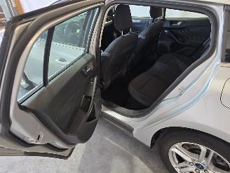 Ford Focus 1.0 EcoBoost Titanium Business picture 15