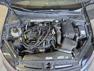 Volkswagen Golf 2.0 TSI GTI picture 15