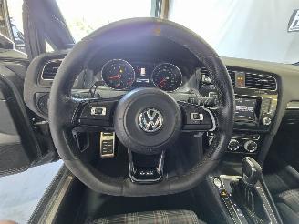 Volkswagen Golf 2.0 TSI GTI picture 35