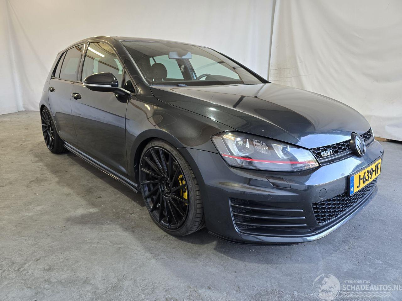 Volkswagen Golf 2.0 TSI GTI