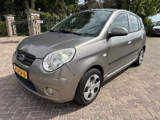 Damaged car Kia Picanto 1.0 Seven 2010/1