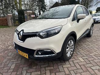 krockskadad bil auto Renault Captur 0.9 TCe Dynamique 2013/10
