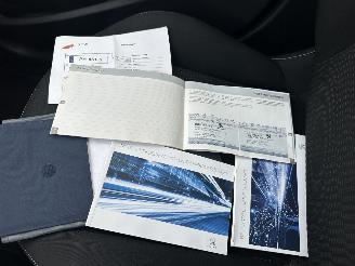 Peugeot 208 1.2 PureT. Blue Lion picture 11